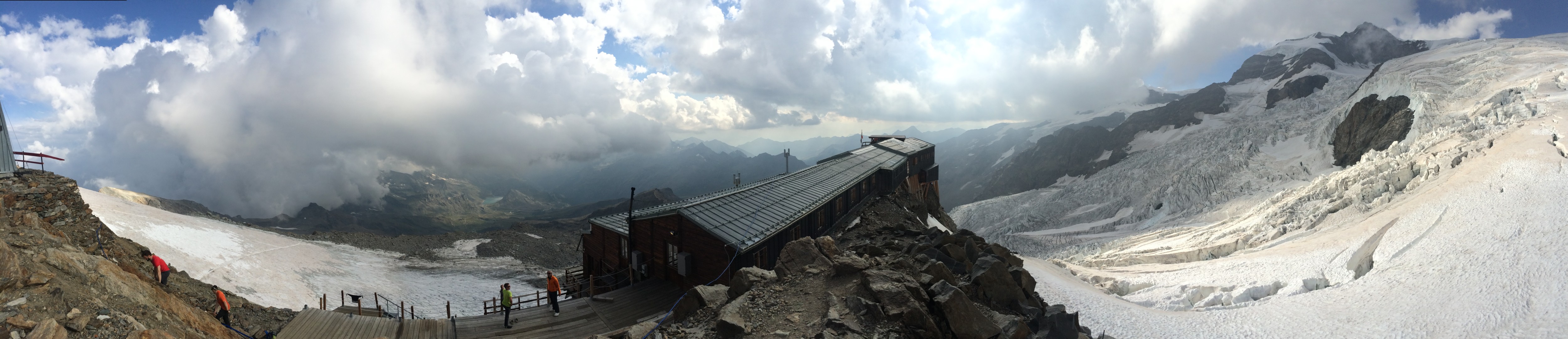 Tour de Monte Rosa - Rifugio Gnifetti panorama