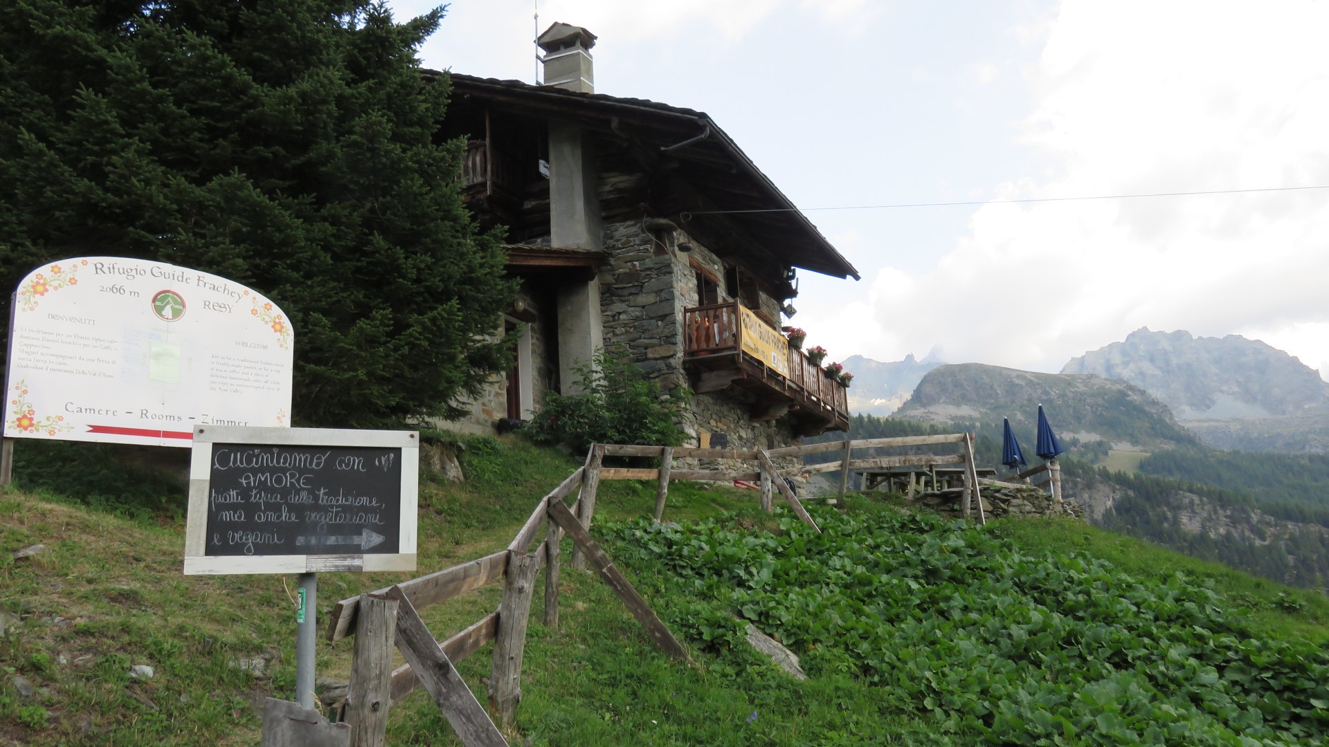 resy italy italia tour de monte rosa rifugio guide frachey