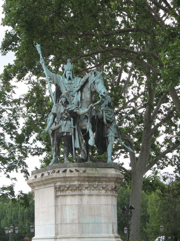 Charlemegne statue